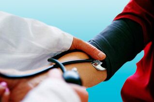 Με τη μέτρηση της αρτηριακής πίεσης με τονόμετρο, ένας γιατρός μπορεί να εντοπίσει υψηλή αρτηριακή πίεση σε έναν ασθενή.